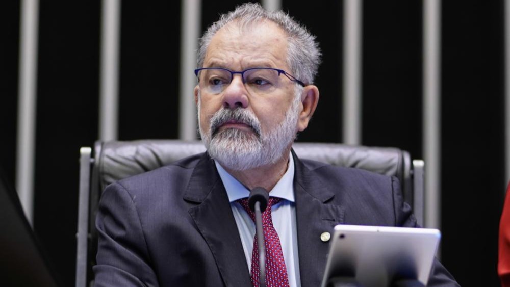 Marcelo Nilo assume mandato tampão na Câmara e garante suplência de Coronel