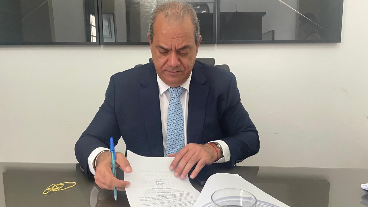 Crise no PSDB, sucessão da Câmara e STF: Carlos Muniz segue no centro do jogo político em Salvador