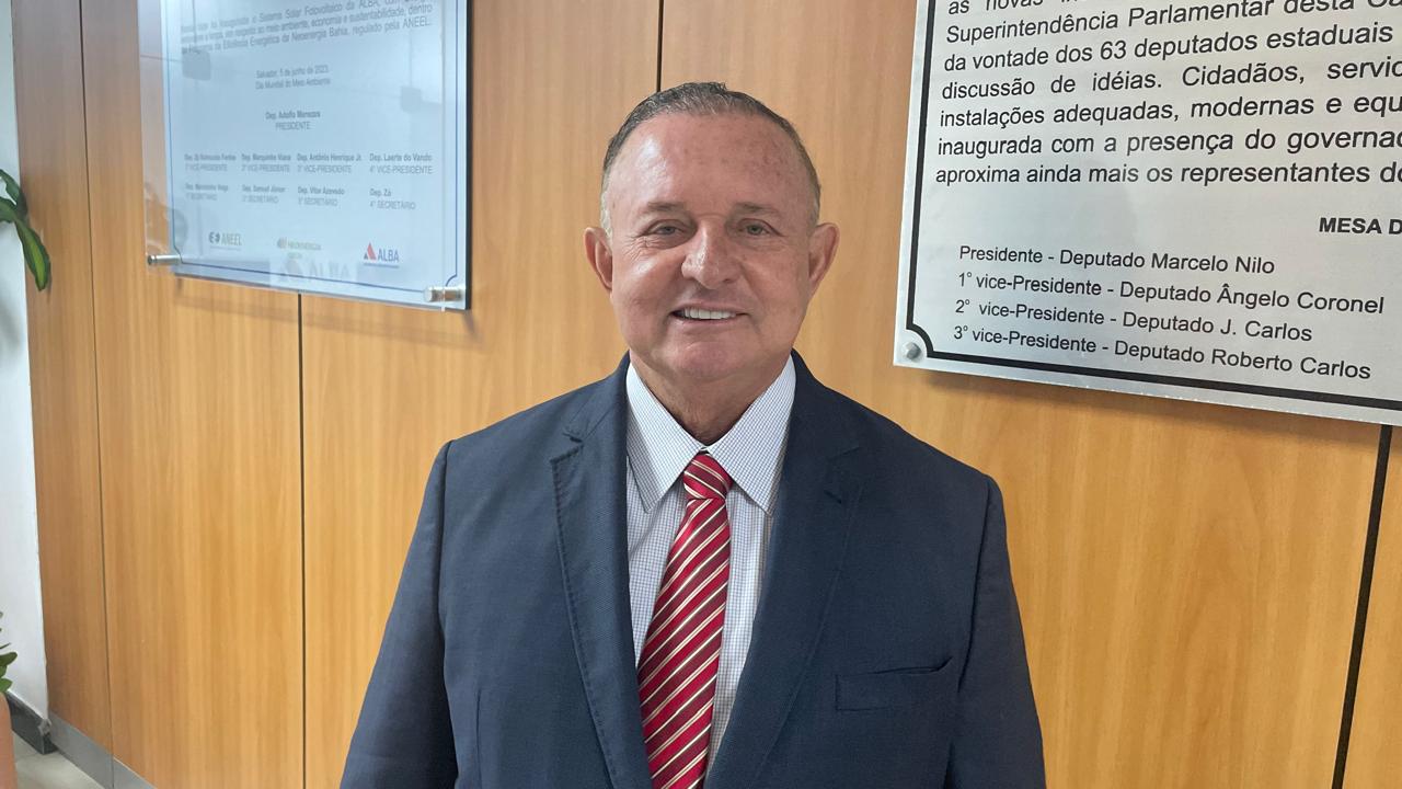 Adolfo Menezes reúne 60 assinaturas para o TCM e ironiza Gilmar Mendes: 'Semideus'