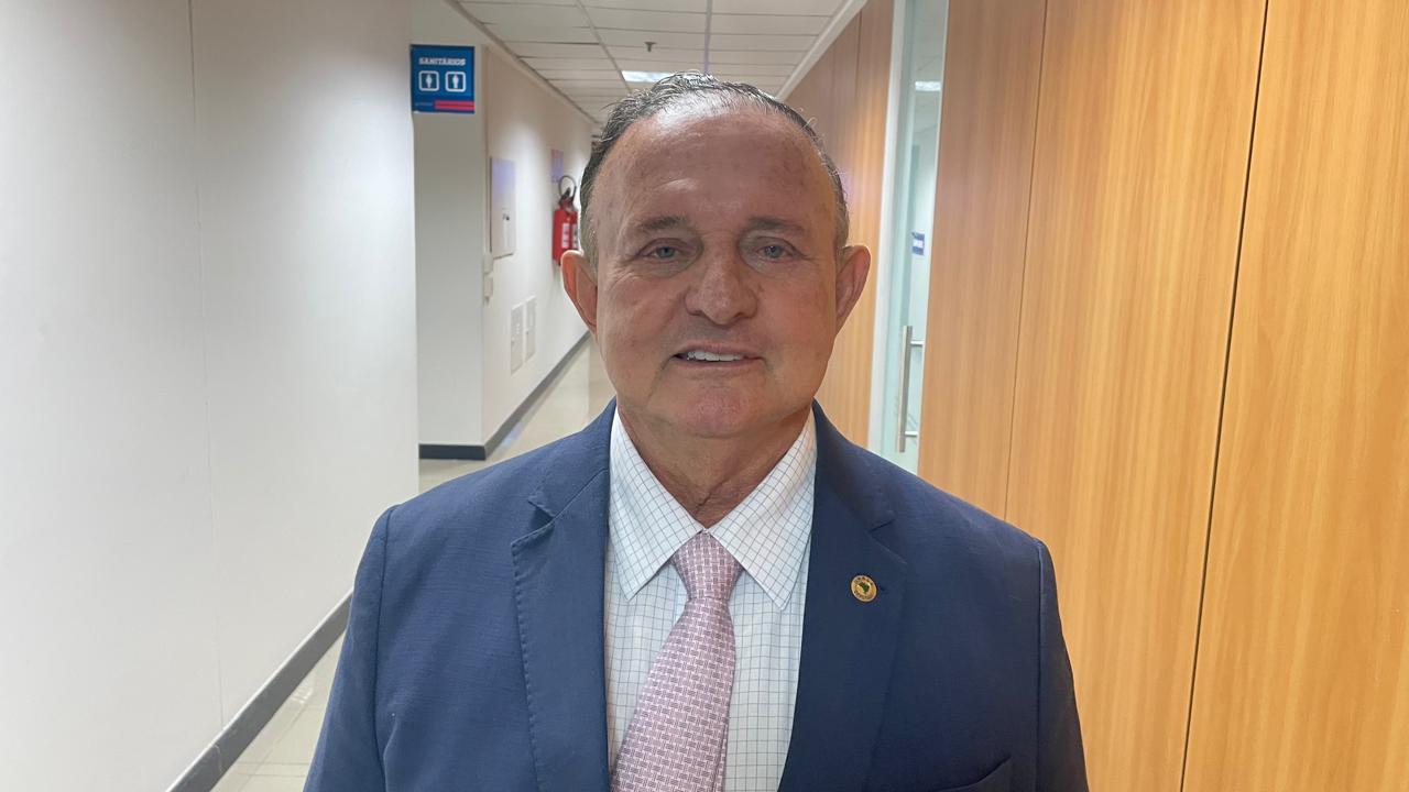 'O coração fica apertado', diz Adolfo Menezes ao se despedir da Alba rumo ao TCM