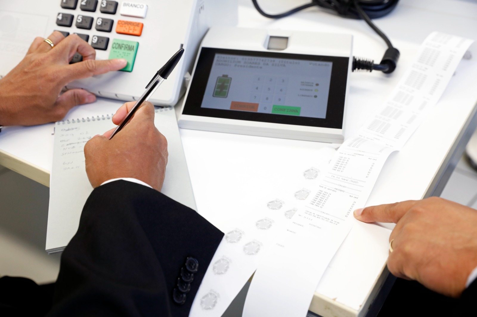 Janela fecha com debandada, traições silenciosas e chapas infladas