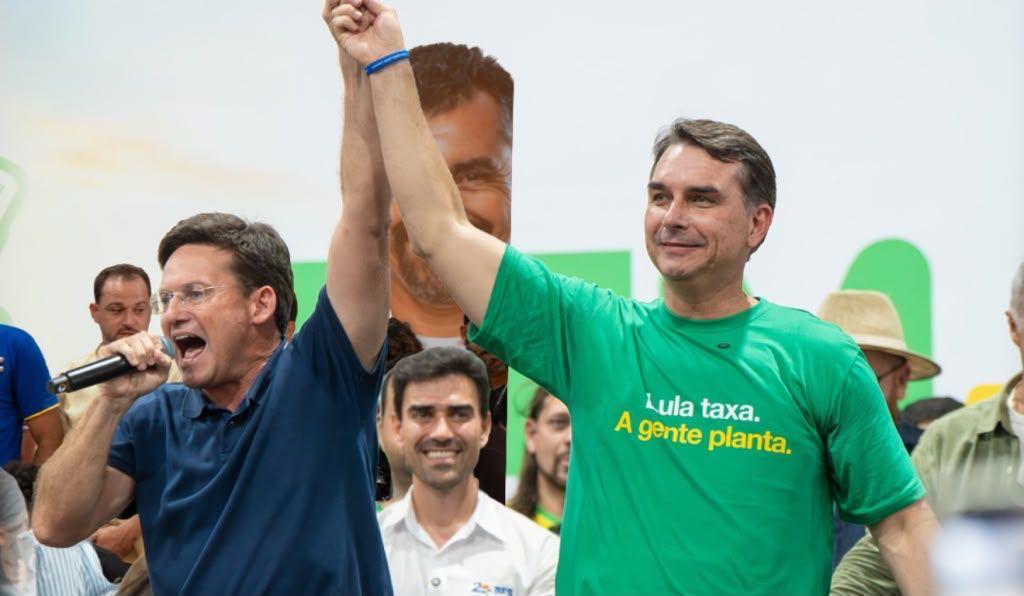 Justiça barra entrega de título de cidadão soteropolitano a Flávio Bolsonaro